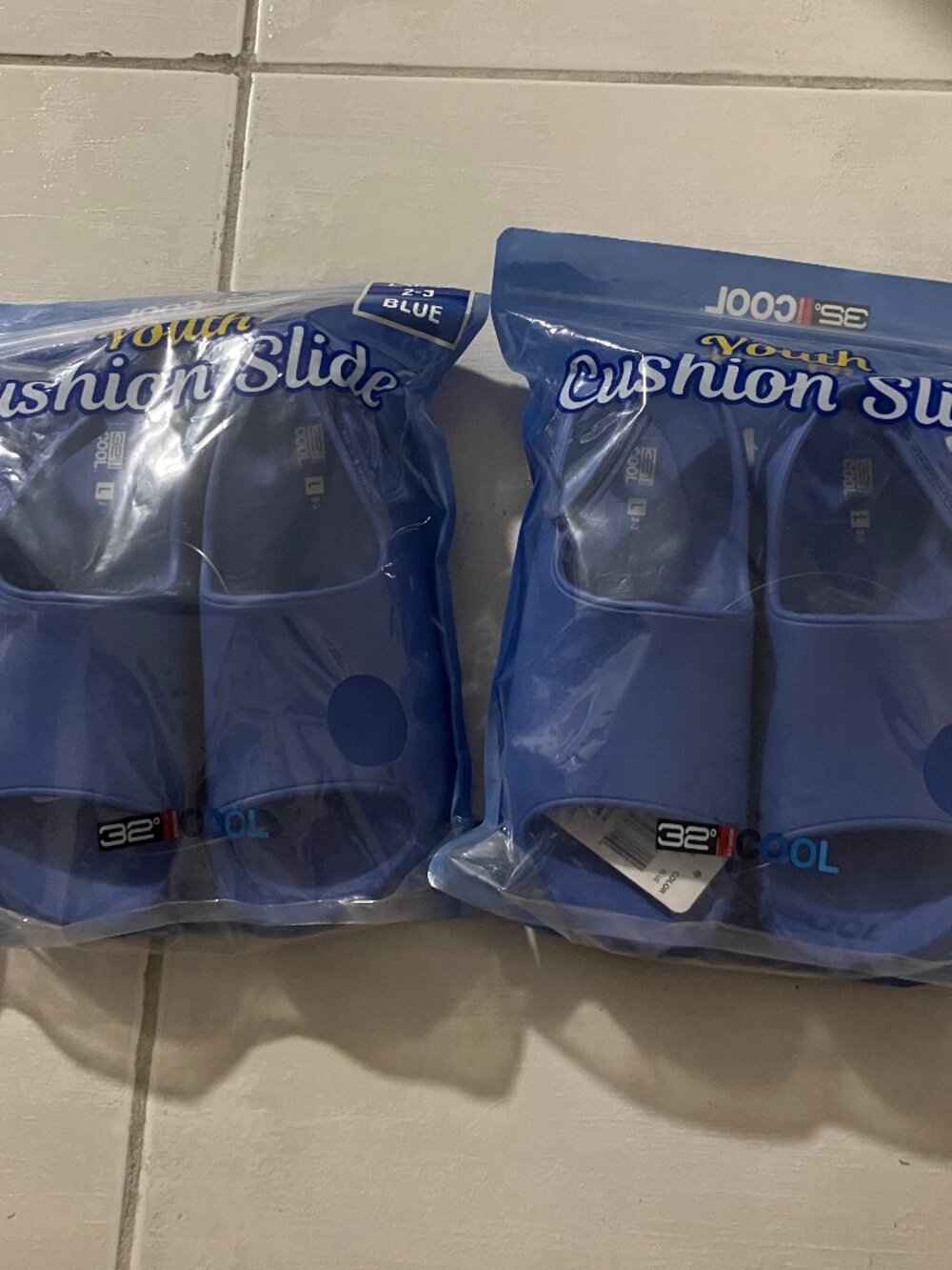 NIB 32 Cool Youth Cushion Slide size 2-3